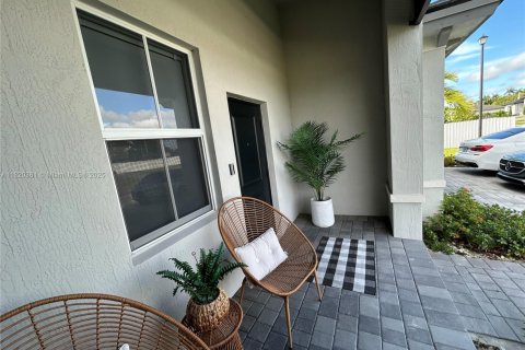 House in Homestead, Florida 3 bedrooms, 198.53 sq.m. № 1779742 - photo 13