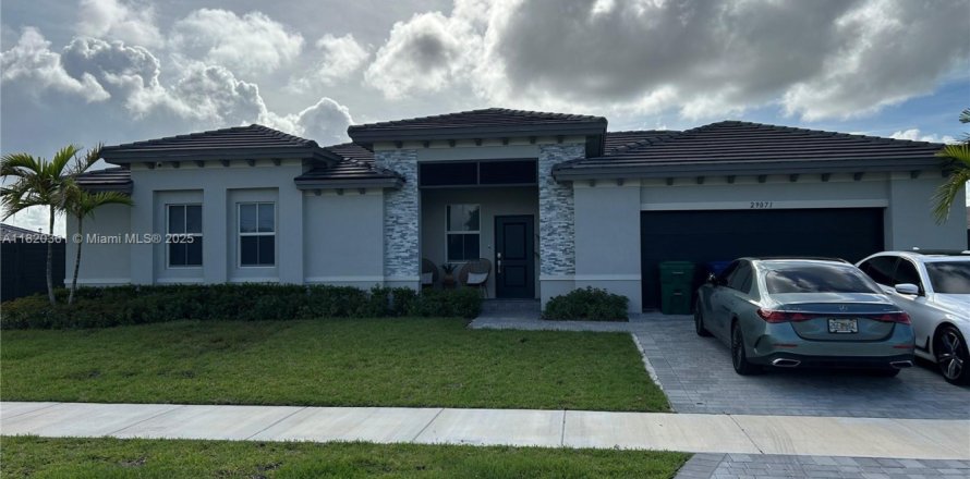 House in Homestead, Florida 3 bedrooms, 198.53 sq.m. № 1779742
