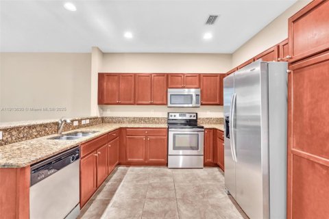 Adosado en venta en Oakland Park, Florida, 3 dormitorios, 140.65 m2 № 1968895 - foto 6