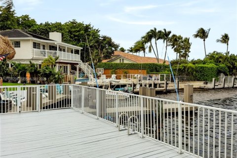 House in Pompano Beach, Florida 6 bedrooms, 350.43 sq.m. № 2423557 - photo 3