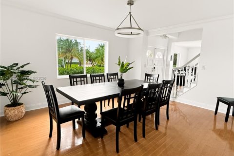 House in Pompano Beach, Florida 6 bedrooms, 350.43 sq.m. № 2423557 - photo 24