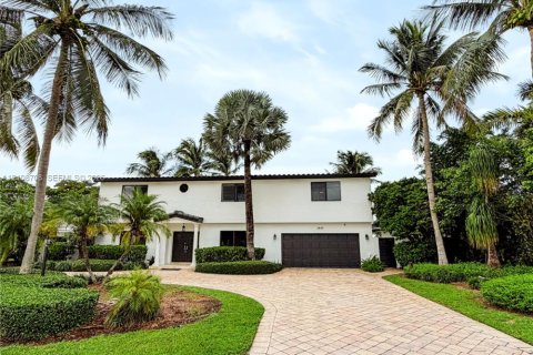House in Pompano Beach, Florida 6 bedrooms, 350.43 sq.m. № 2423557 - photo 9