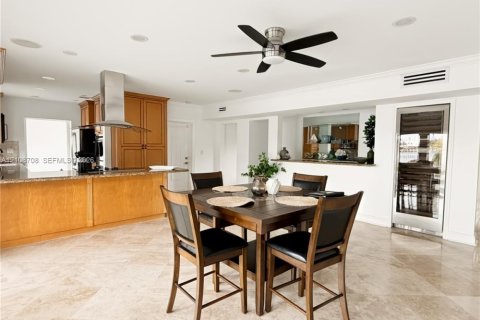 House in Pompano Beach, Florida 6 bedrooms, 350.43 sq.m. № 2423557 - photo 18