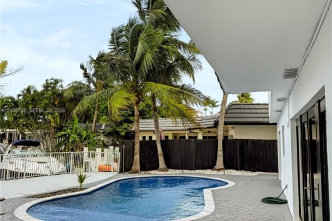 House in Pompano Beach, Florida 6 bedrooms, 350.43 sq.m. № 2423557 - photo 4