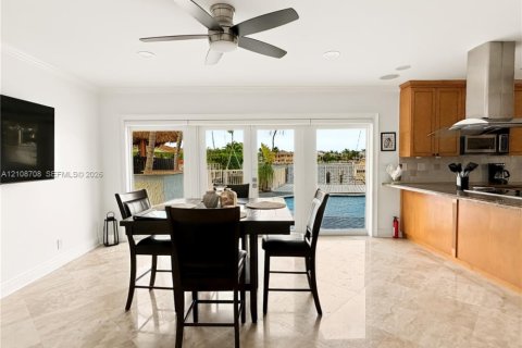 House in Pompano Beach, Florida 6 bedrooms, 350.43 sq.m. № 2423557 - photo 16