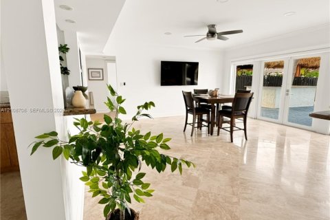 House in Pompano Beach, Florida 6 bedrooms, 350.43 sq.m. № 2423557 - photo 23