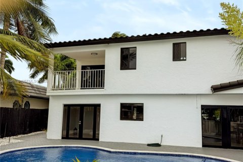 House in Pompano Beach, Florida 6 bedrooms, 350.43 sq.m. № 2423557 - photo 7