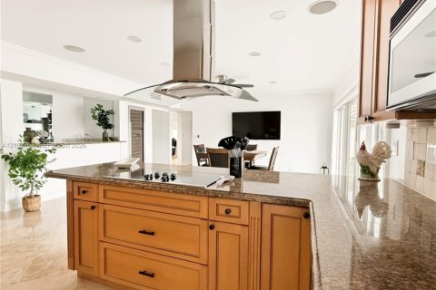 House in Pompano Beach, Florida 6 bedrooms, 350.43 sq.m. № 2423557 - photo 21