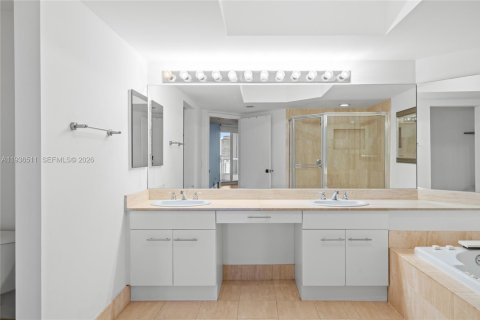 Condo in Aventura, Florida, 3 bedrooms  № 1996230 - photo 19