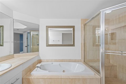 Condo in Aventura, Florida, 3 bedrooms  № 1996230 - photo 21