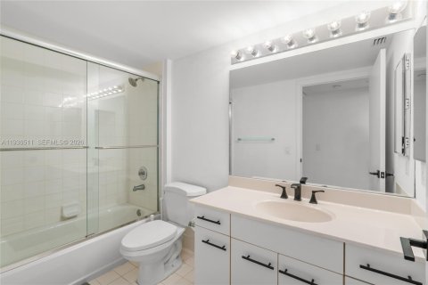 Condo in Aventura, Florida, 3 bedrooms  № 1996230 - photo 30