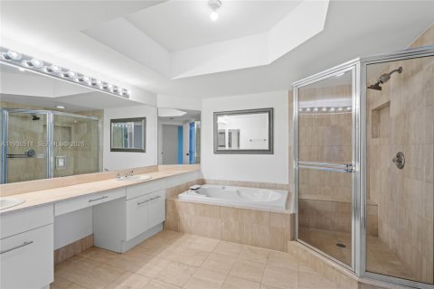 Condo in Aventura, Florida, 3 bedrooms  № 1996230 - photo 20
