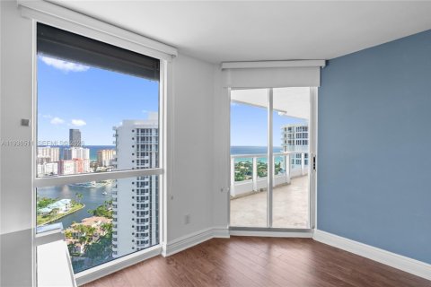 Condo in Aventura, Florida, 3 bedrooms  № 1996230 - photo 17