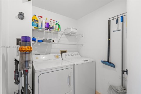 Condo in Aventura, Florida, 3 bedrooms  № 1996230 - photo 24