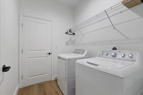House in Port Charlotte, Florida 4 bedrooms, 151.99 sq.m. № 2214439 - photo 20