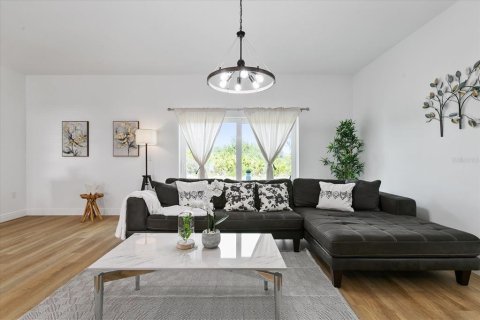House in Port Charlotte, Florida 4 bedrooms, 151.99 sq.m. № 2214439 - photo 29