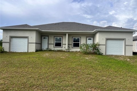 Propiedad comercial en venta en Port Charlotte, Florida, 6 dormitorios, 203.92 m2 № 1905426 - foto 1