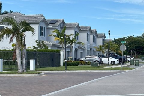 Townhouse in Homestead, Florida 4 bedrooms, 169.08 sq.m. № 2005036 - photo 3