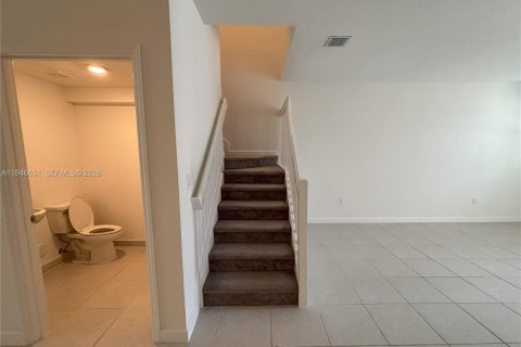 Townhouse in Homestead, Florida 4 bedrooms, 169.08 sq.m. № 2005036 - photo 8