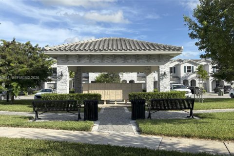 Townhouse in Homestead, Florida 4 bedrooms, 169.08 sq.m. № 2005036 - photo 23