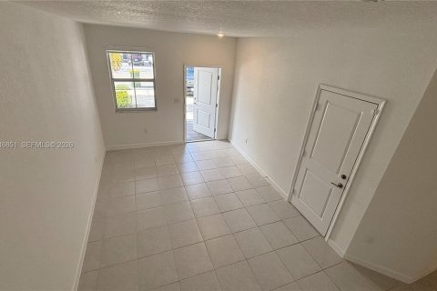 Townhouse in Homestead, Florida 4 bedrooms, 169.08 sq.m. № 2005036 - photo 5