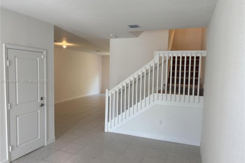 Townhouse in Homestead, Florida 4 bedrooms, 169.08 sq.m. № 2005036 - photo 4