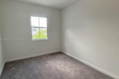 Townhouse in Homestead, Florida 4 bedrooms, 169.08 sq.m. № 2005036 - photo 17