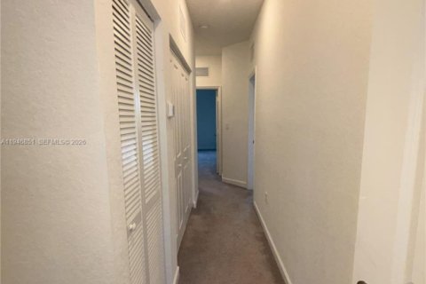 Townhouse in Homestead, Florida 4 bedrooms, 169.08 sq.m. № 2005036 - photo 12