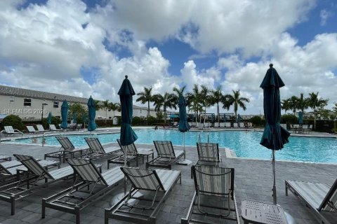 Townhouse in Homestead, Florida 4 bedrooms, 169.08 sq.m. № 2005036 - photo 26