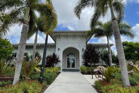 Townhouse in Homestead, Florida 4 bedrooms, 169.08 sq.m. № 2005036 - photo 25