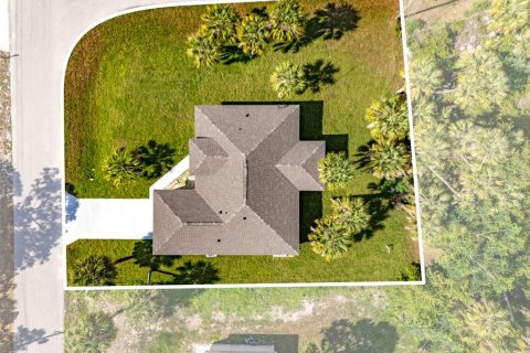 House in North Port, Florida 4 bedrooms, 153.29 sq.m. № 2239649 - photo 4