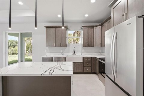 House in North Port, Florida 4 bedrooms, 153.29 sq.m. № 2239649 - photo 18