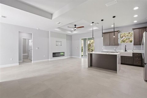 House in North Port, Florida 4 bedrooms, 153.29 sq.m. № 2239649 - photo 15