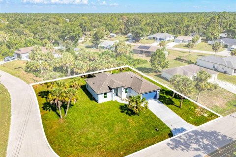 House in North Port, Florida 4 bedrooms, 153.29 sq.m. № 2239649 - photo 3