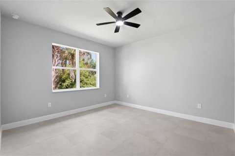 House in North Port, Florida 4 bedrooms, 153.29 sq.m. № 2239649 - photo 25