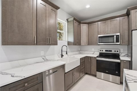 House in North Port, Florida 4 bedrooms, 153.29 sq.m. № 2239649 - photo 21