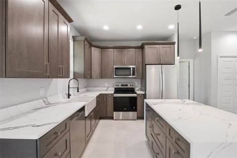 House in North Port, Florida 4 bedrooms, 153.29 sq.m. № 2239649 - photo 20
