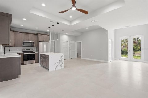 House in North Port, Florida 4 bedrooms, 153.29 sq.m. № 2239649 - photo 11