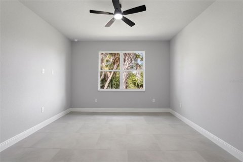 House in North Port, Florida 4 bedrooms, 153.29 sq.m. № 2239649 - photo 30