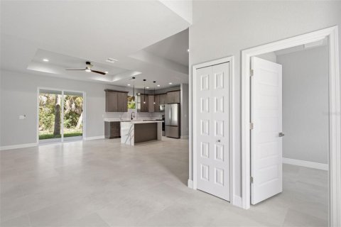 House in North Port, Florida 4 bedrooms, 153.29 sq.m. № 2239649 - photo 7