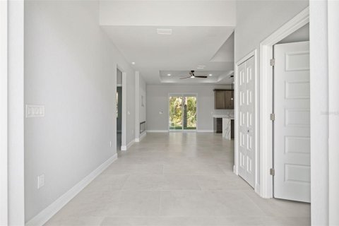 House in North Port, Florida 4 bedrooms, 153.29 sq.m. № 2239649 - photo 6