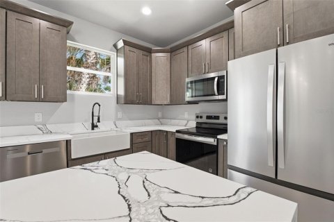 House in North Port, Florida 4 bedrooms, 153.29 sq.m. № 2239649 - photo 24
