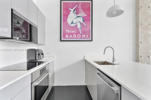 Copropriété à vendre à Miami, Floride: 1 chambre, 126.63 m2 № 2066429 - photo 13