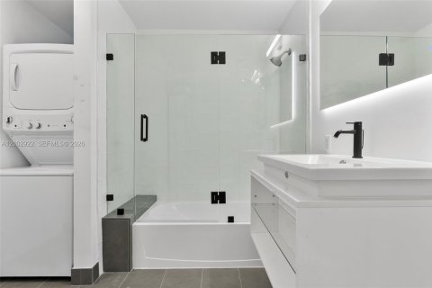 Copropriété à vendre à Miami, Floride: 1 chambre, 126.63 m2 № 2066429 - photo 17