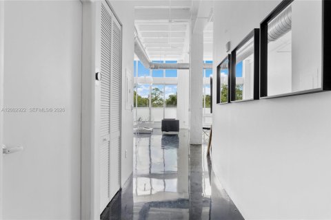 Copropriété à vendre à Miami, Floride: 1 chambre, 126.63 m2 № 2066429 - photo 15