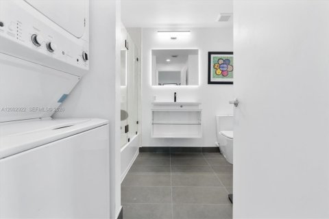 Copropriété à vendre à Miami, Floride: 1 chambre, 126.63 m2 № 2066429 - photo 20