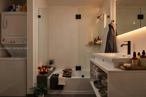 Copropriété à vendre à Miami, Floride: 1 chambre, 126.63 m2 № 2066429 - photo 16