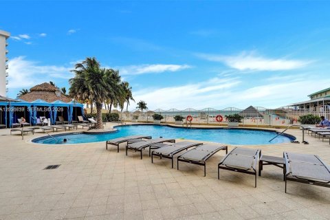 Copropriété à vendre à Sunny Isles Beach, Floride: 1 chambre, 92.9 m2 № 2181231 - photo 22