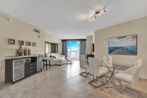 Copropriété à vendre à Sunny Isles Beach, Floride: 1 chambre, 92.9 m2 № 2181231 - photo 2