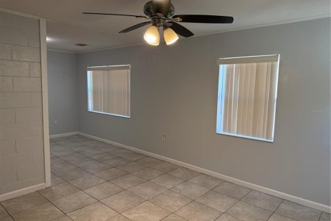 Снять в аренду квартиру в Лисбург, Флорида 2 спальни, 130.06м2, № 2103866 - фото 3
